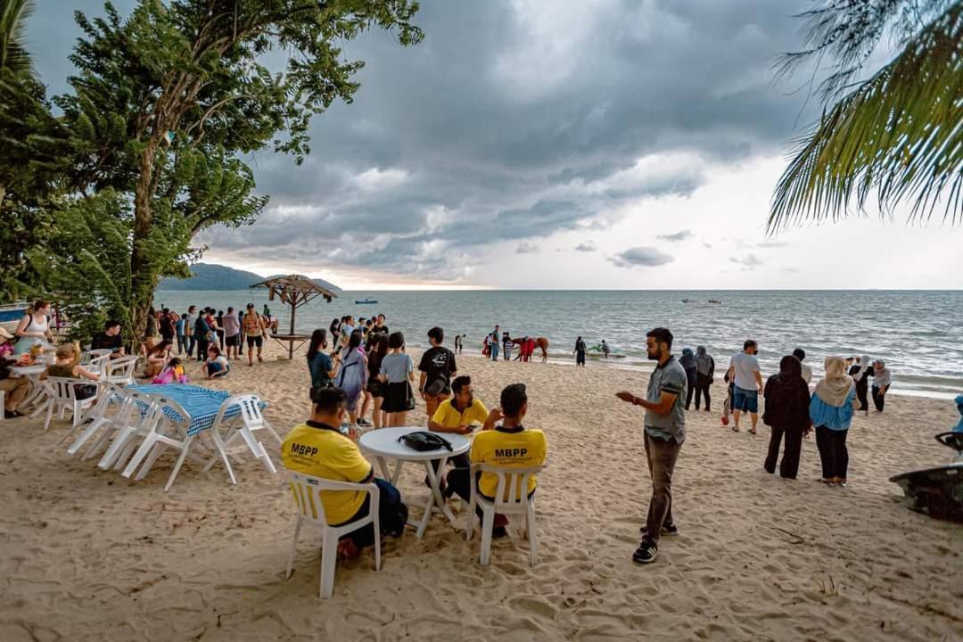 Pantai Seaview Resort Batu Ferringhi 1801 - 3 Rooms Экстерьер фото